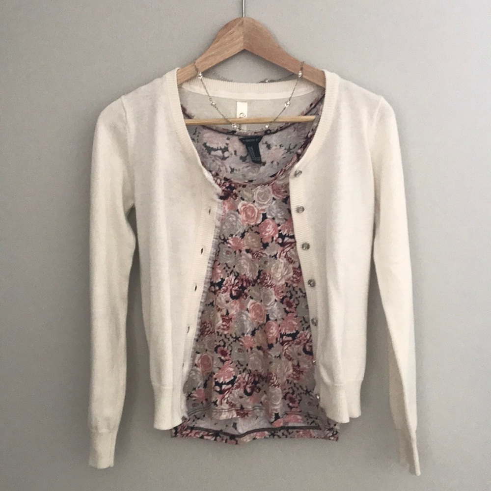 Super cute girls cardigan!! Perfect for spring!